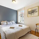 Spacious 3-bedroom For 8 By Bryggen ברגן