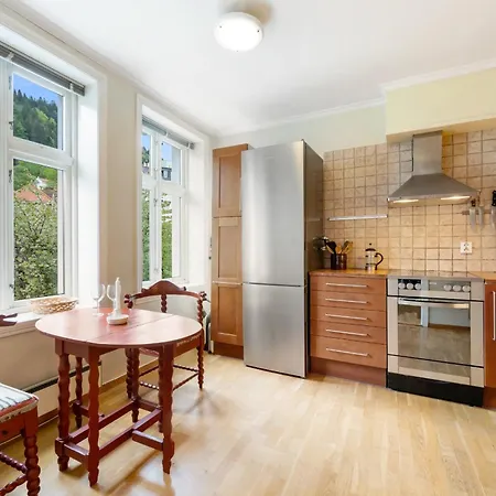 Spacious 3-bedroom For 8 By Bryggen Apartment