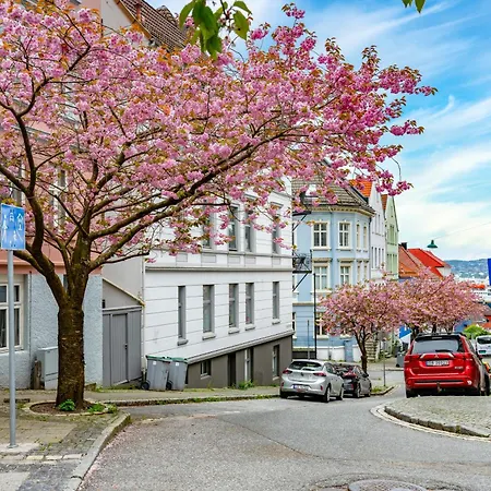 Spacious 3-bedroom For 8 By Bryggen 아파트