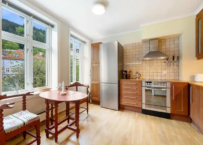 Spacious 3-bedroom For 8 By Bryggen 아파트