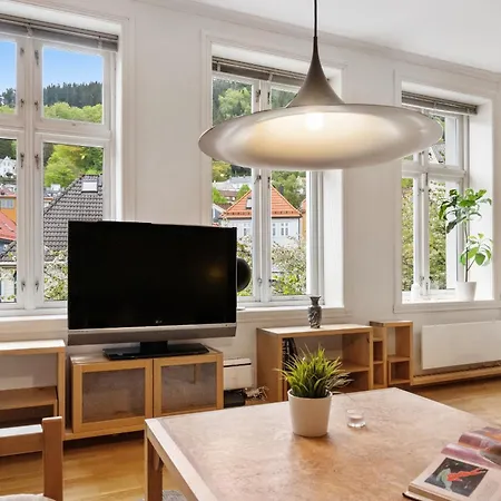 Spacious 3-bedroom For 8 By Bryggen * Берген